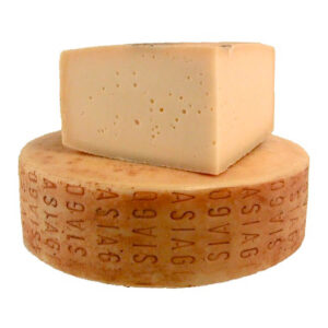 Forma di formaggio Asiago Allevo