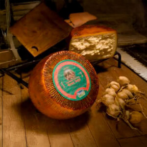 Forma intera di formaggio Gran Sepi