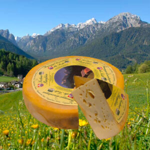 Forma di formaggio Montagna Sesto tagliata